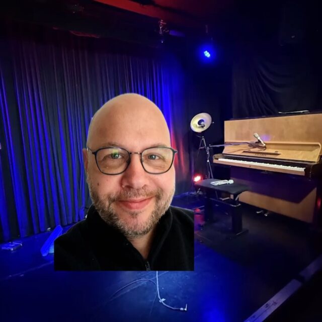 Hier hebt ihr ab, heute 19 Uhr 30: Keyboardparty im Berliner Zebrano-Theater! Wir sehen uns, belauschen uns, erinnern uns, bereichern uns! #berlín #dienstagabend #freizeittipp #heuteinberlin #kleinkunst #kabarett #freude #miteinander #musik #funky #wohininberlin #ausgeheninberlin